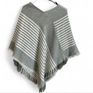 Francesca's Collections Gray and White Sweater Knit Poncho